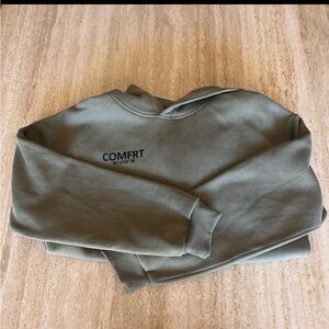 Comfrt Men's Green Sweater